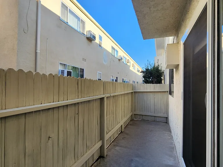 10138 Palms Blvd #6 — Photo 11