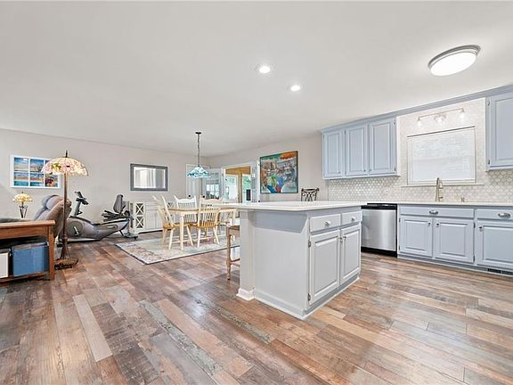 3rd image of 154 Tom Charles Ln