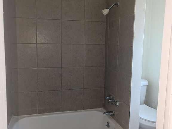 5th image of 3017 E 8th St #B