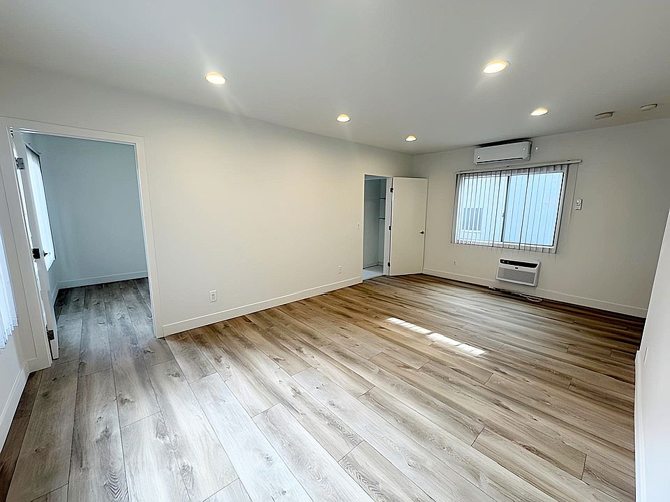 1st image of 1518 3/4 Micheltorena St
