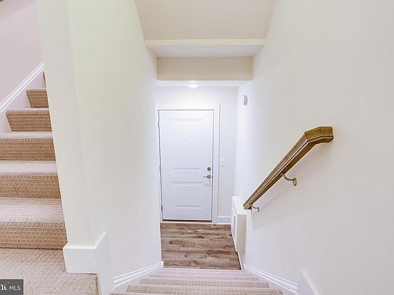 3rd image of 44800 Tiverton Sq