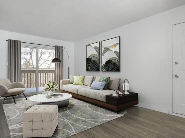 Hunters Bay Apartments, 2 Yonge St N, Huntsville, ON P1H 1W6