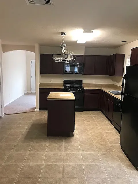 3 bed, 1795 sqft, $1,650 — Photo 3