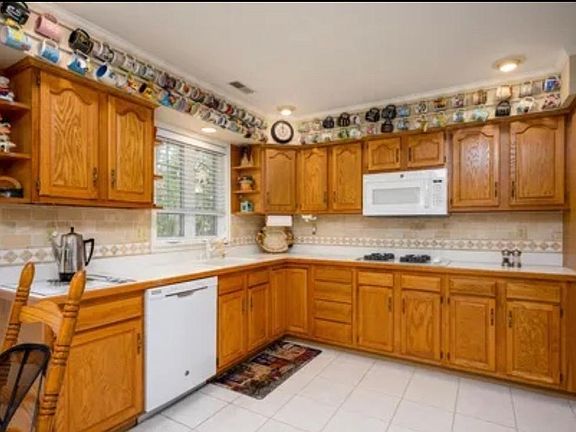 3rd image of 5 Abbot Ct