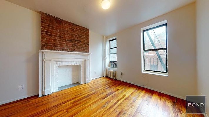 1st image of 536 W 47th St #12