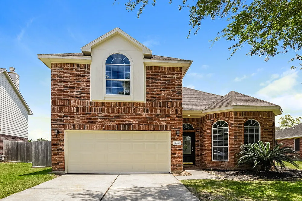 3 bed, 2.5 bath, 2334 sqft, $2,385 — Photo 1