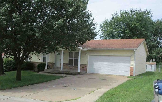2nd image of 2839 Park Valley Dr