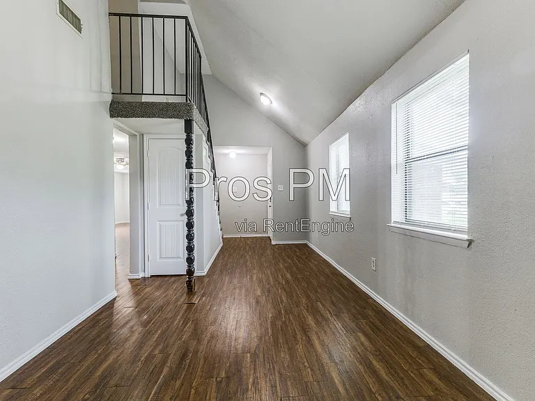 12129 Spring Branch Dr — Photo 2
