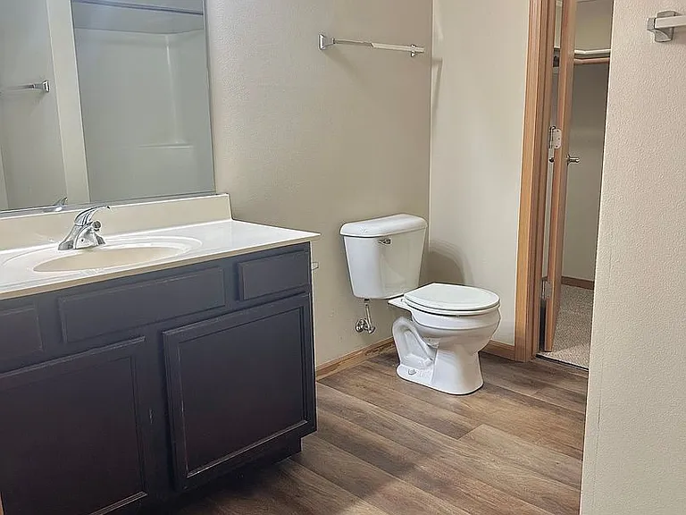 Fairway Glen Apartments — Photo 22