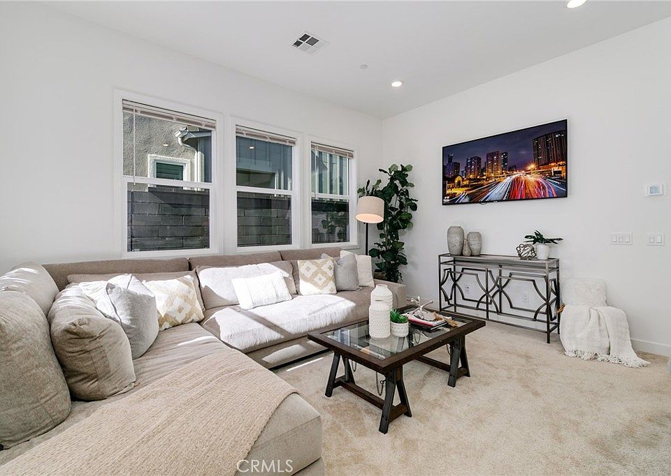 1st image of 763 Sunrise Rd