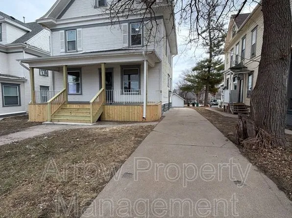 126 S 28th St APT 1, Lincoln, NE 68510