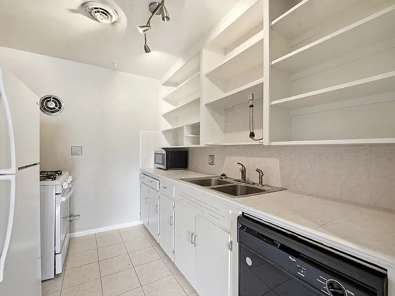 155 Jackson St #10 — Photo 8