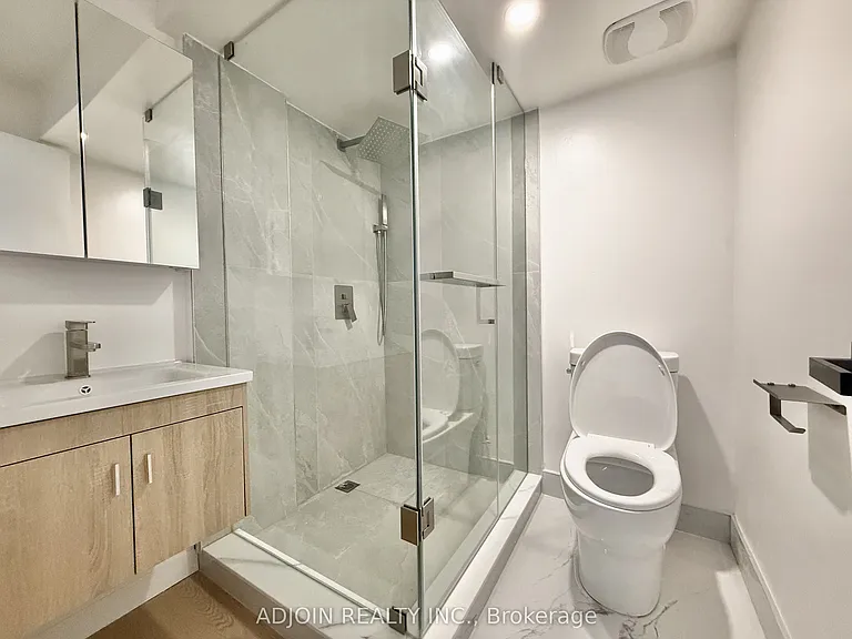 18 Patrick Blvd — Photo 2