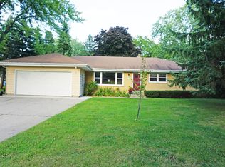 N16W27516 Pheasant Ln, Pewaukee, WI 53072