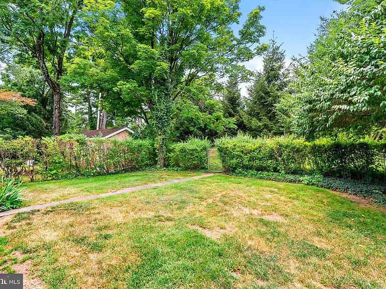 96 Linden Ln #1 — Photo 27