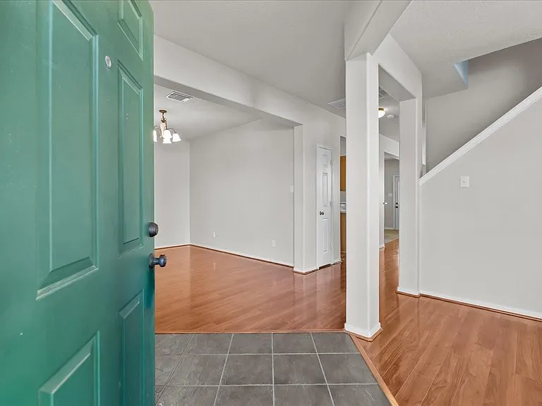 7535 Park Bend Ln — Photo 5