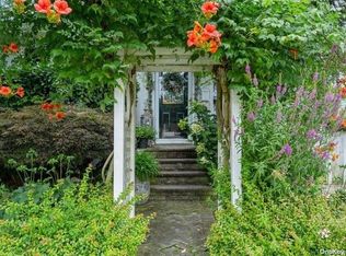 2984 Roxbury Rd, Oceanside, NY 11572