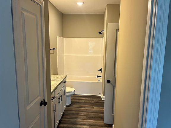 4th image of 1004 Coachman Dr #16