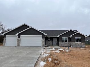 1960 Penny Ln, New London, WI 54961