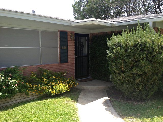 1st image of 856 Oak Ln