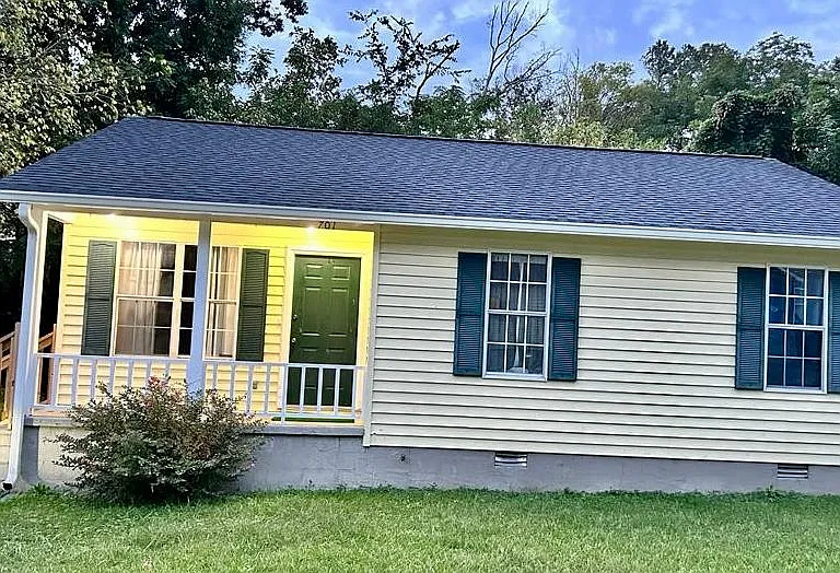 701 Cascade Dr — Photo 2