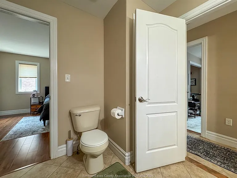 4583 Helsinki Cres — Photo 15