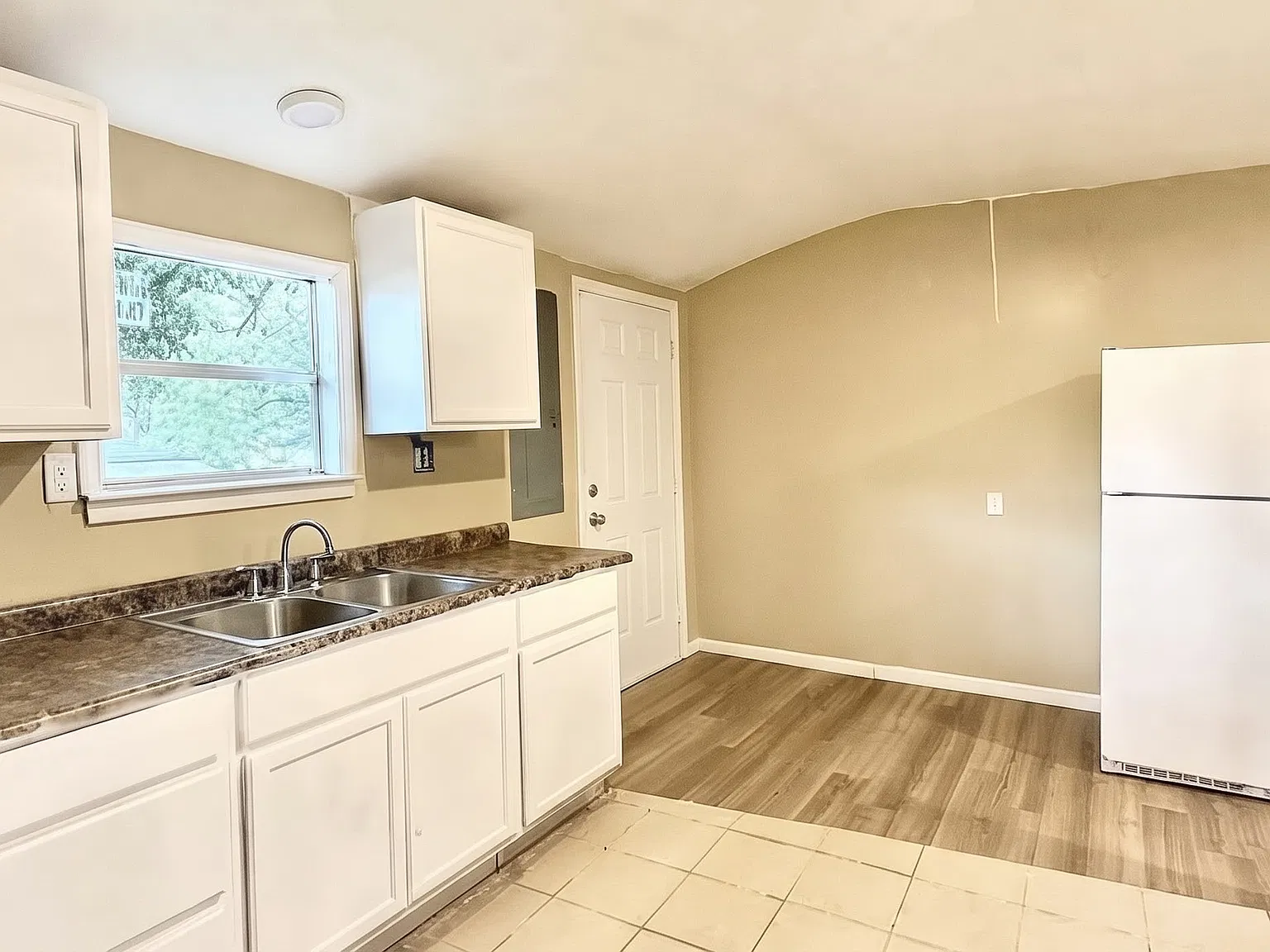 1435 Cherry Ave — Photo 4