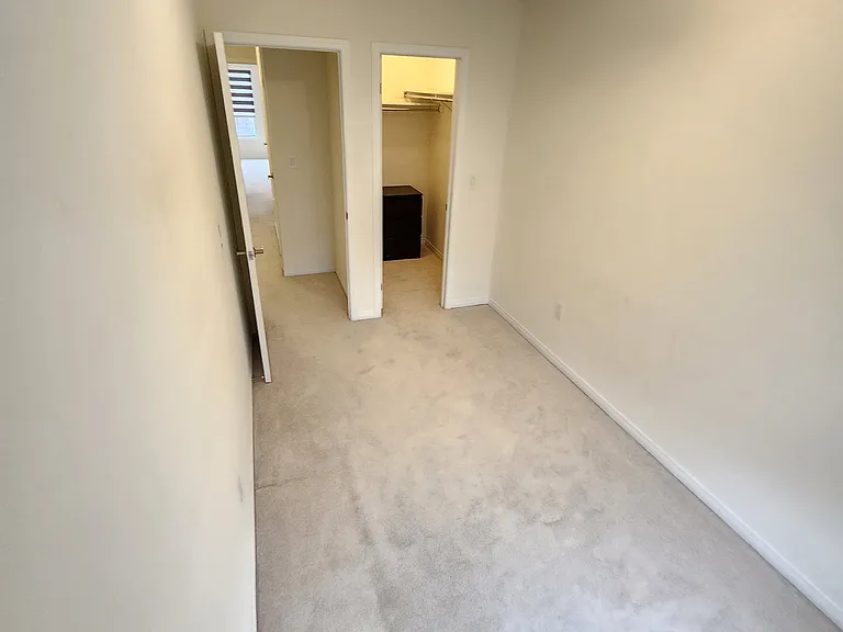527 Old Harwood Ave E — Photo 8