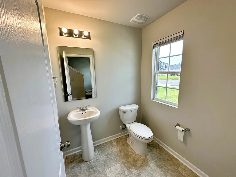 240 Melbourne Dr — Photo 8