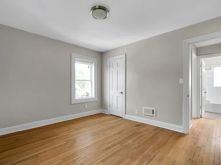 Berkshire Apartments — Photo 22