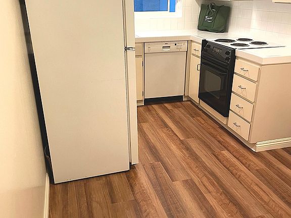 2nd image of 2130 Jackson St APT 104