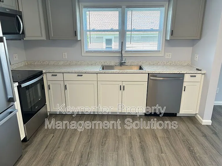 421 N Charlotte Ave — Photo 10