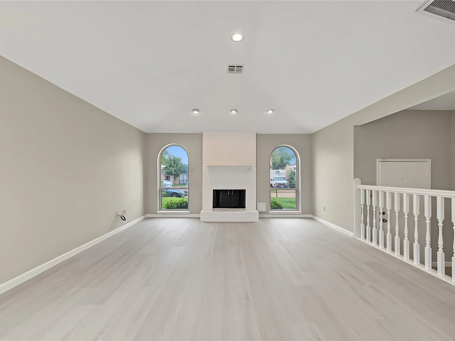 3 bed, 2.0 bath, 1873 sqft, $2,200 — Photo 2