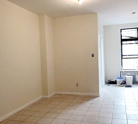 3rd image of 4723 Vernon Blvd APT 2L