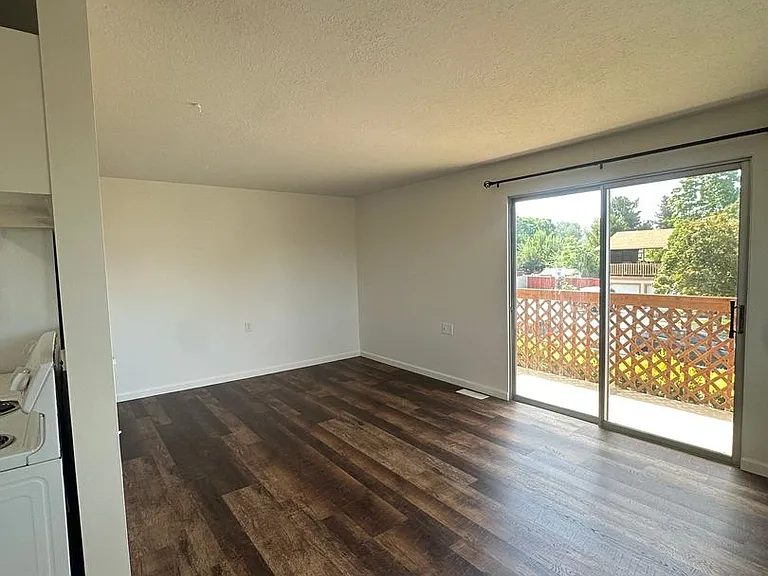 745 E Lazon Dr — Photo 11
