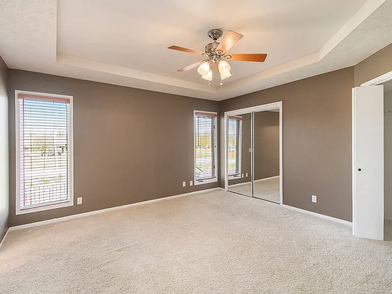 7202 S 155th Ave — Photo 2