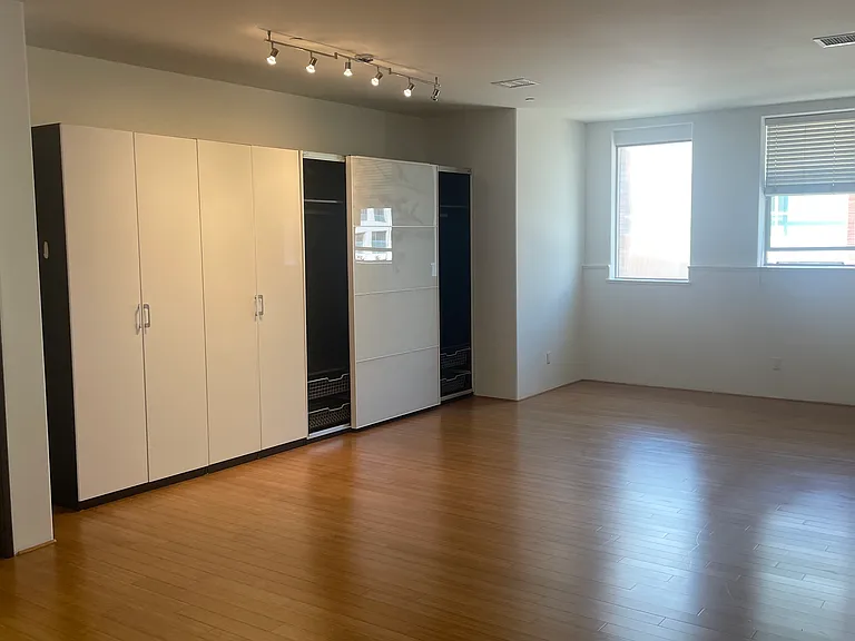 255 W 7th St #26 — Photo 9