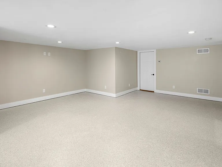 70 Forest Hill Dr — Photo 28
