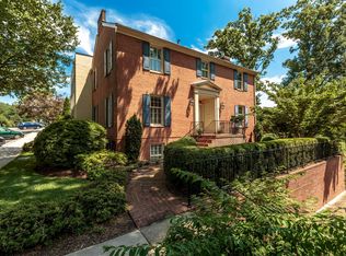 8255 Taunton Pl, Springfield, VA 22152