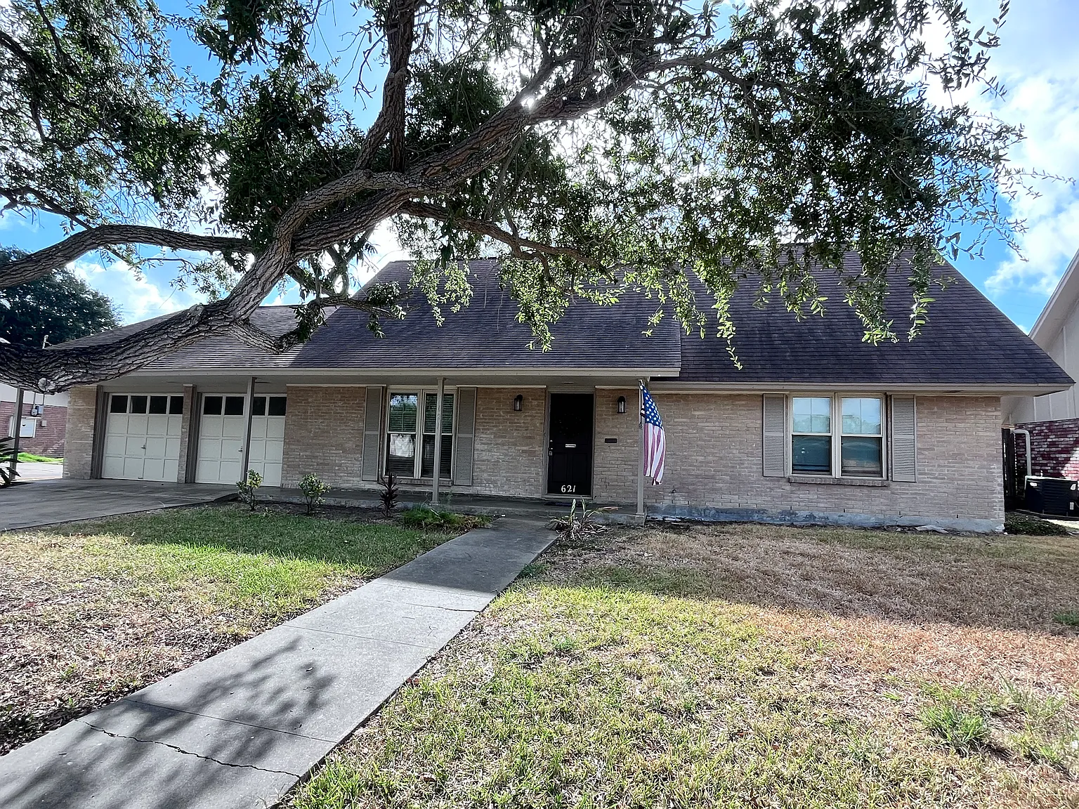 4 bed, 2222 sqft, $2,400 — Photo 1