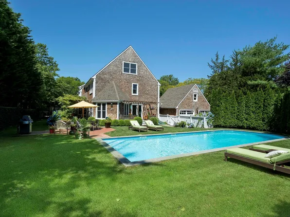 141 Harvest Ln, Southampton, NY 11968