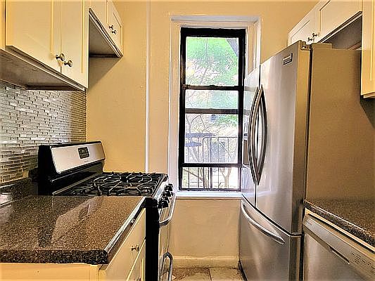 4th image of 2718 Morris Ave #1F