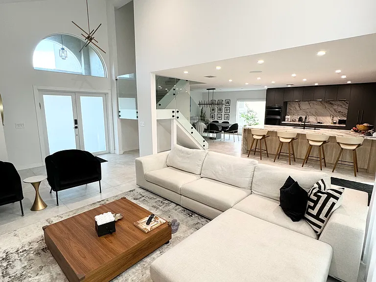 4827 SW 34th Ave — Photo 5