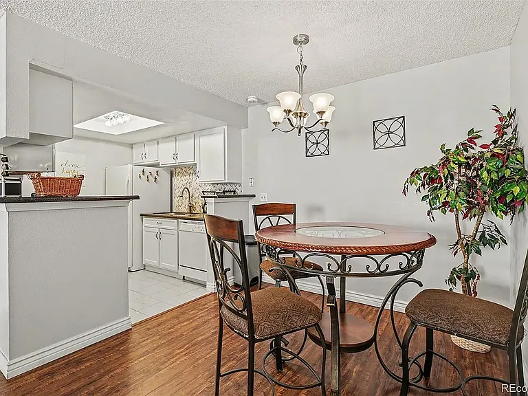 8335 Fairmount Dr — Photo 17