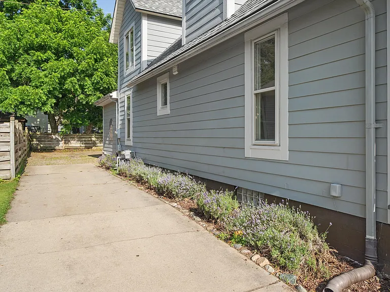 227 West St — Photo 45