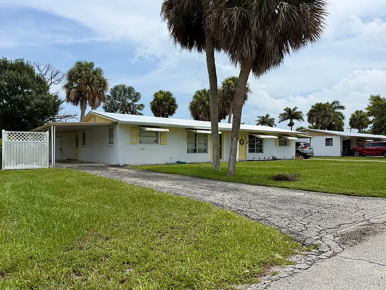 429 SE Fini Dr #429 — Photo 3