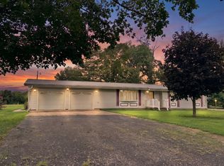 720 Sunset Rd SW, Clay City, IL 62824