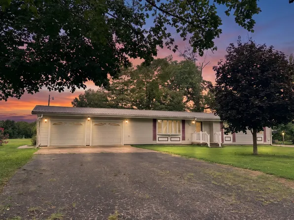 720 Sunset Rd SW, Clay City, IL 62824