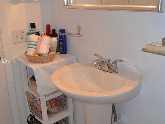 5th image of 710 Washington Ave APT 408