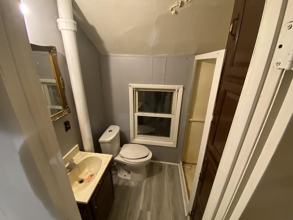 2nd image of 725 Harrison St APT C